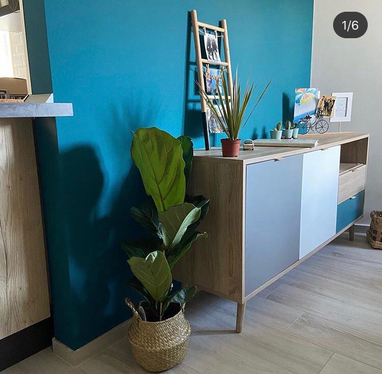 Madia con gambe in legno, 2 ante 2 cassetti, finitura Quercia, Bianca, Petrolio e Grigia