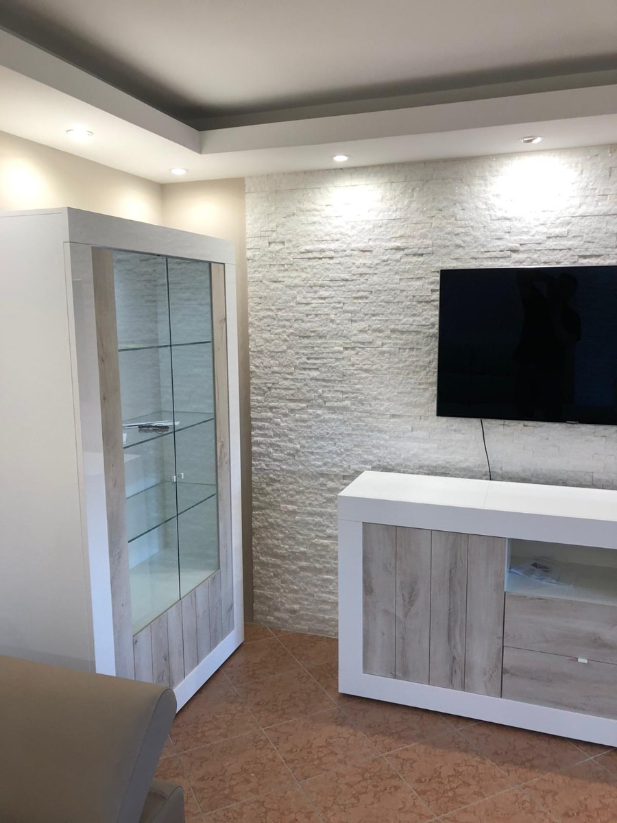 Vetrina Bianca Lucida e Pino Bianco a 2 ante con ripiani in vetro