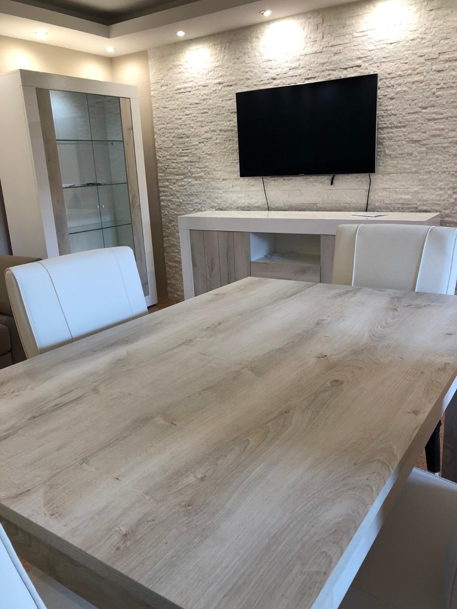 Tavolo allungabile in finitura pino bianco