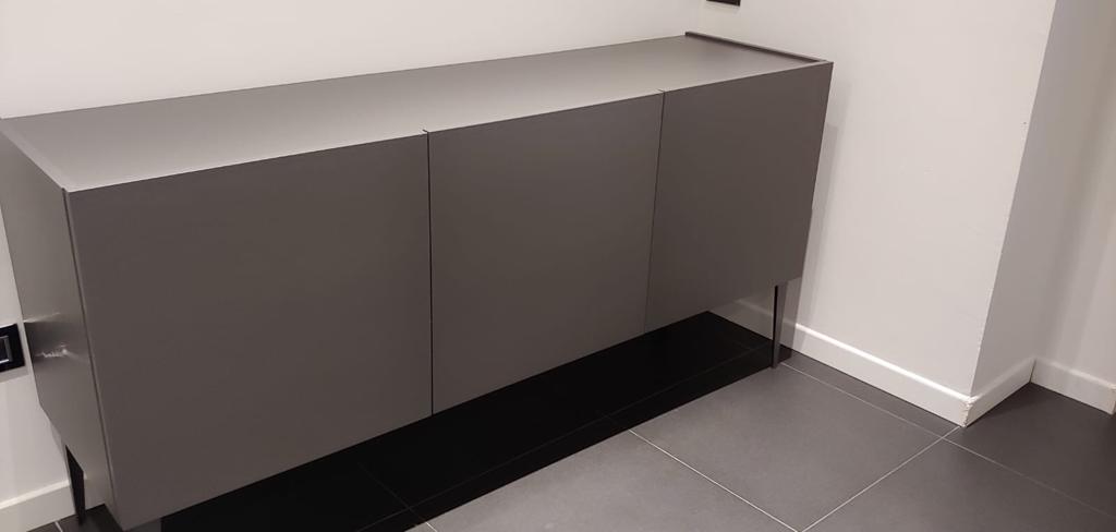 ACQUISTA ANCHE TU Madia moderna 3 ante, Grigio Opaco con piedini