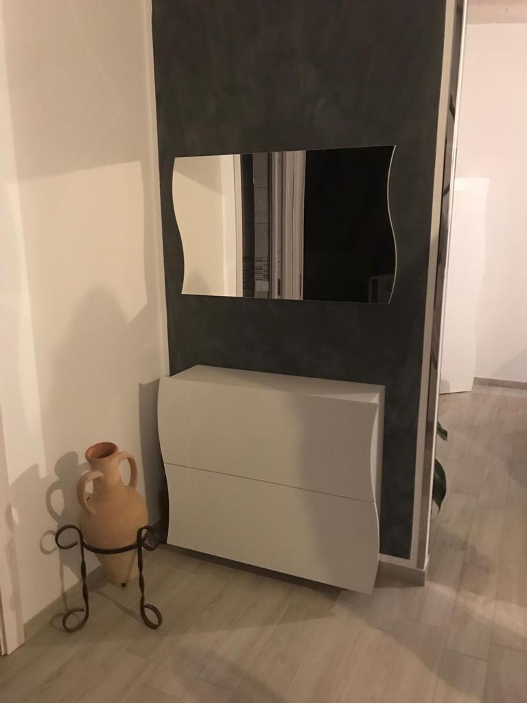 ACQUISTA ANCHE TU Scarpiera bianca laccata lucida con 2 ante sagomate 