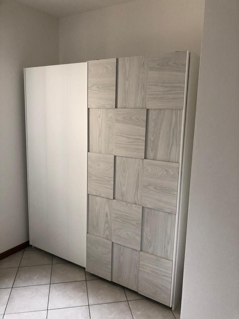 ACQUISTA ANCHE TU Armadio scorrevole bianco opaco e grigio a 2 ante 