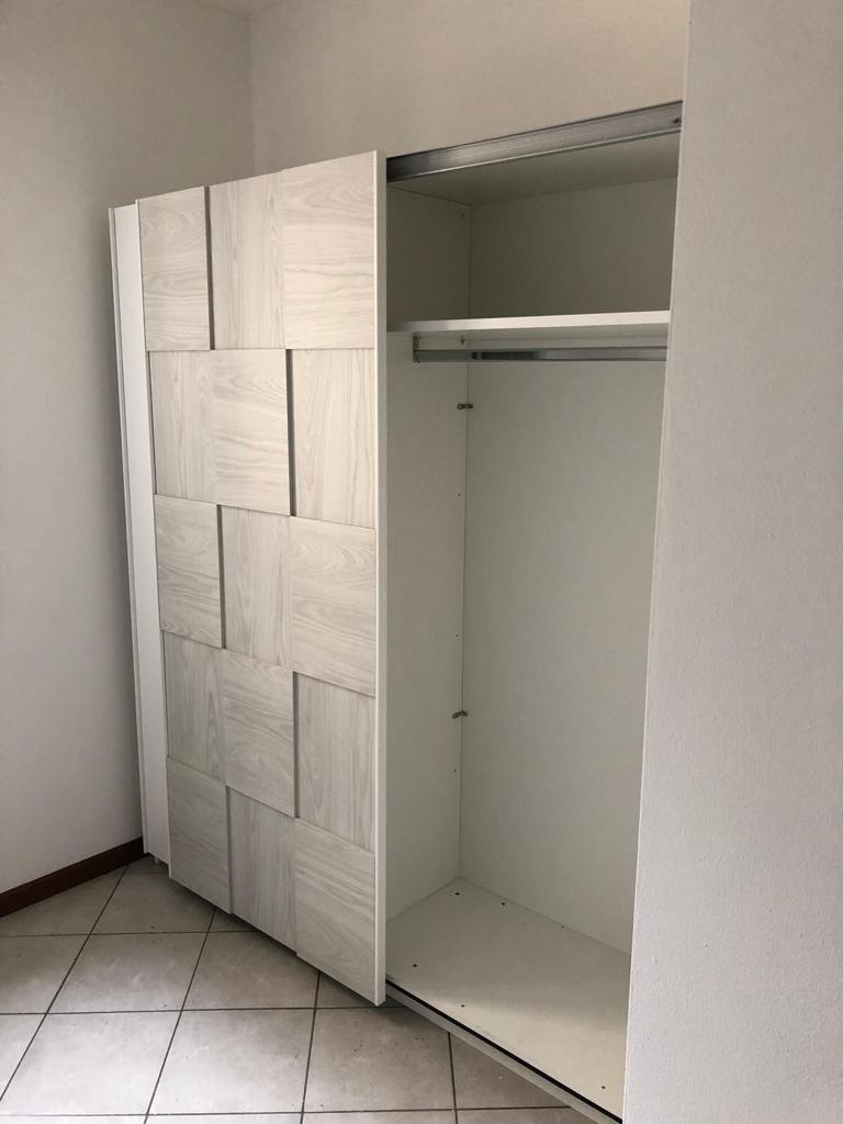 ACQUISTA ANCHE TU Armadio scorrevole bianco opaco e grigio a 2 ante 