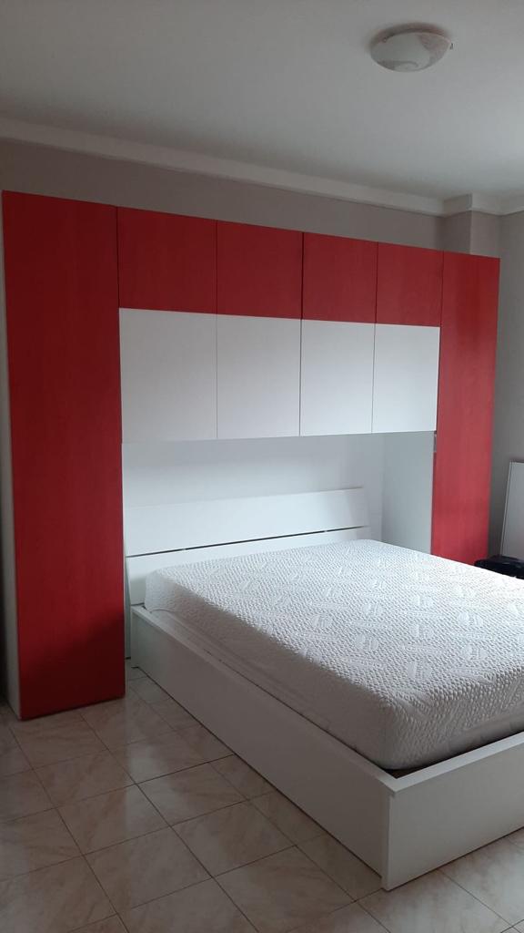 ACQUISTA ANCHE TU Armadio a ponte a 6 ante battenti bianco opaco e rosso