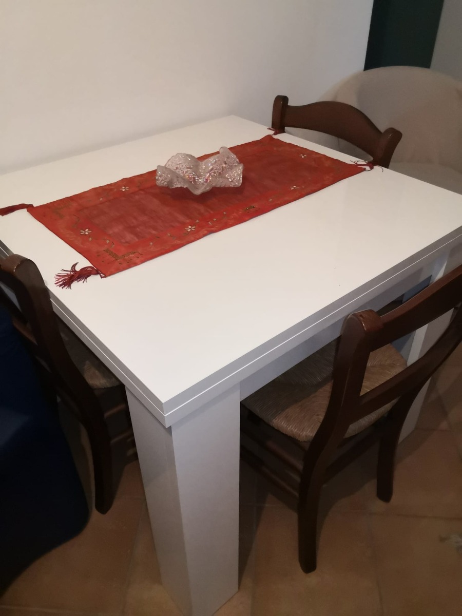 Tavolo quadrato apertura a libro, finitura Bianco Lucido