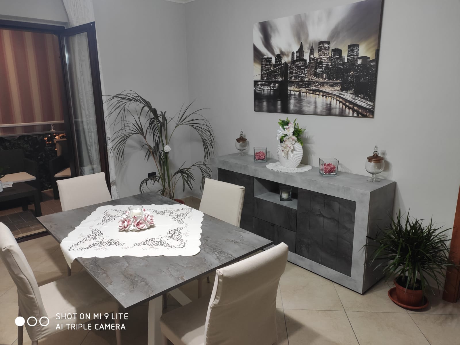 Madia moderna cemento e ossido con 2 ante e 2 cassetti