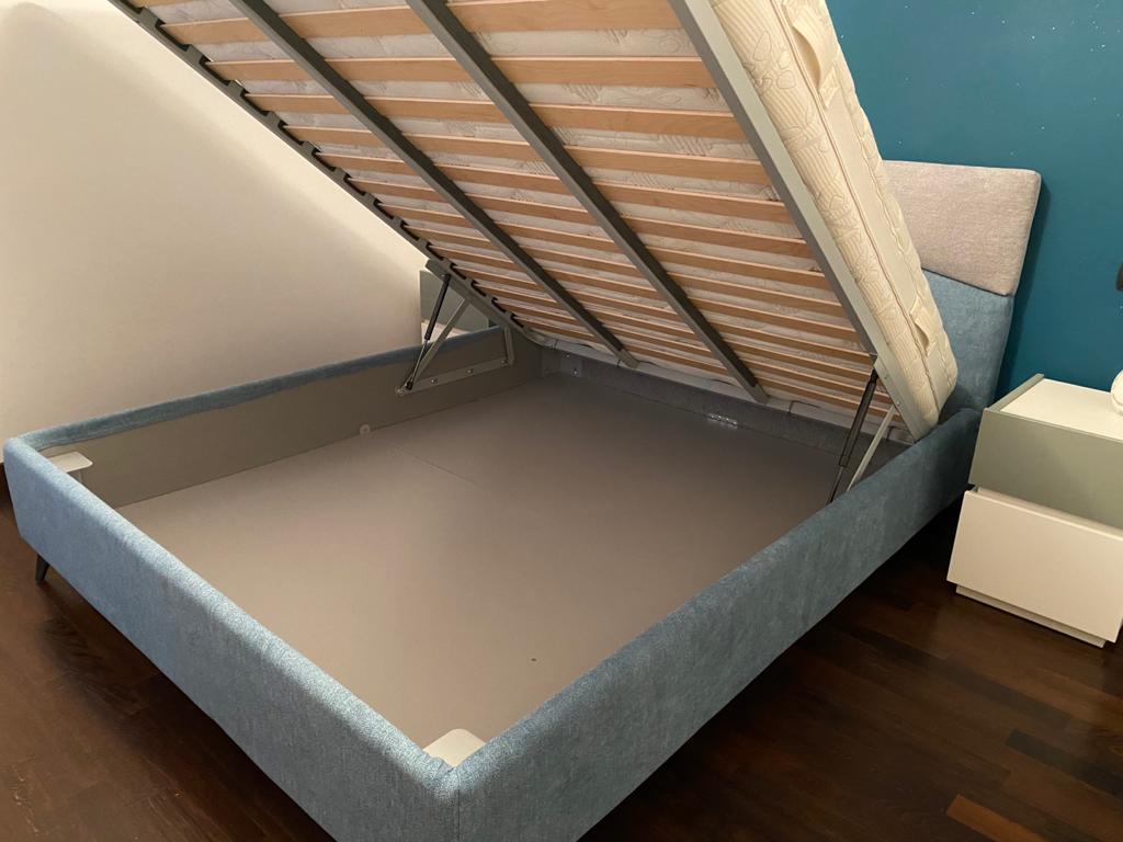 Elegante Letto contenitore Fenice in finitura grigio seta, grigio perla e verde oceano