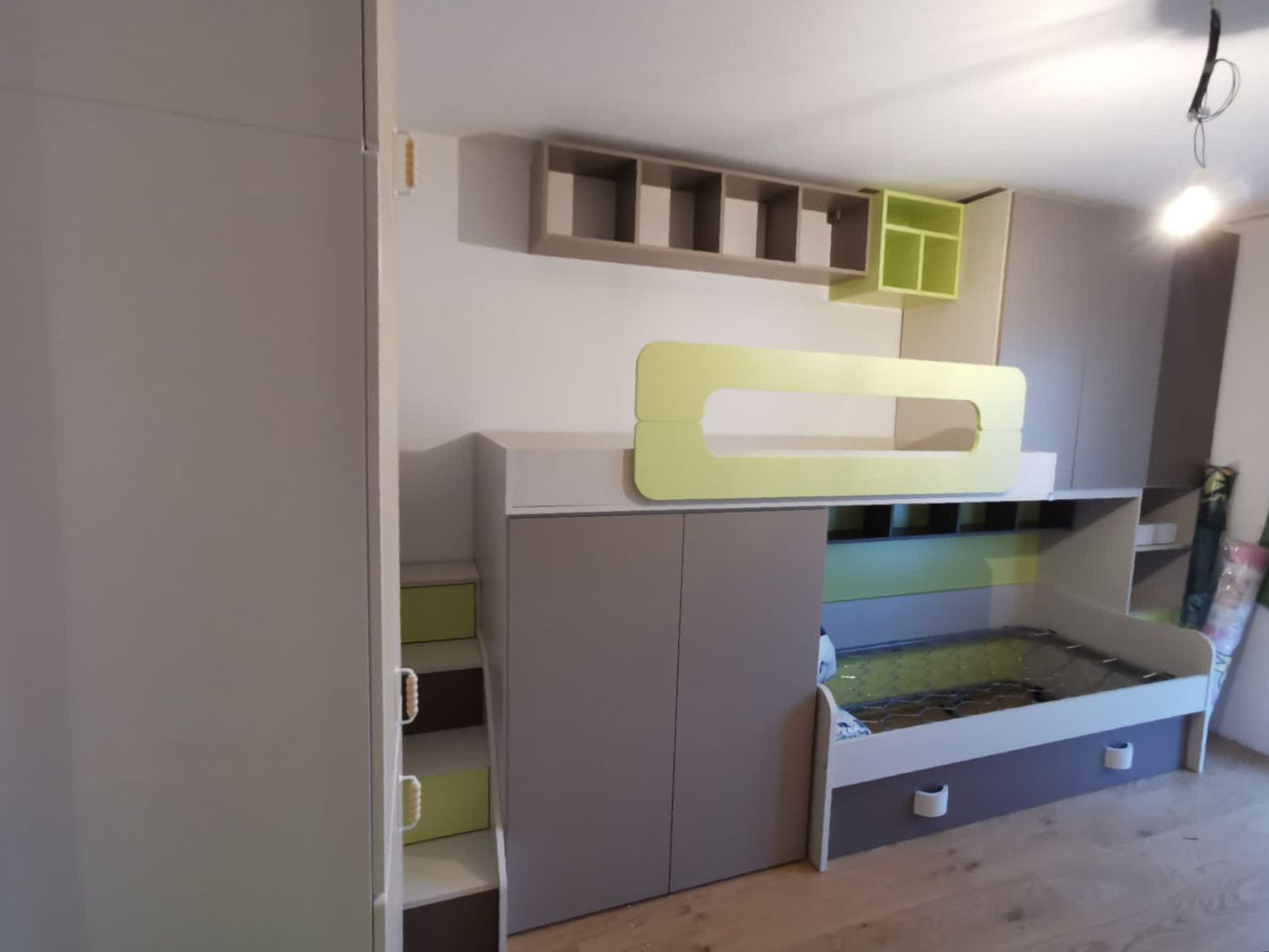 Soppalco per camerette Desirè, finitura, Betulla, Brown, Talco e Verde Acido