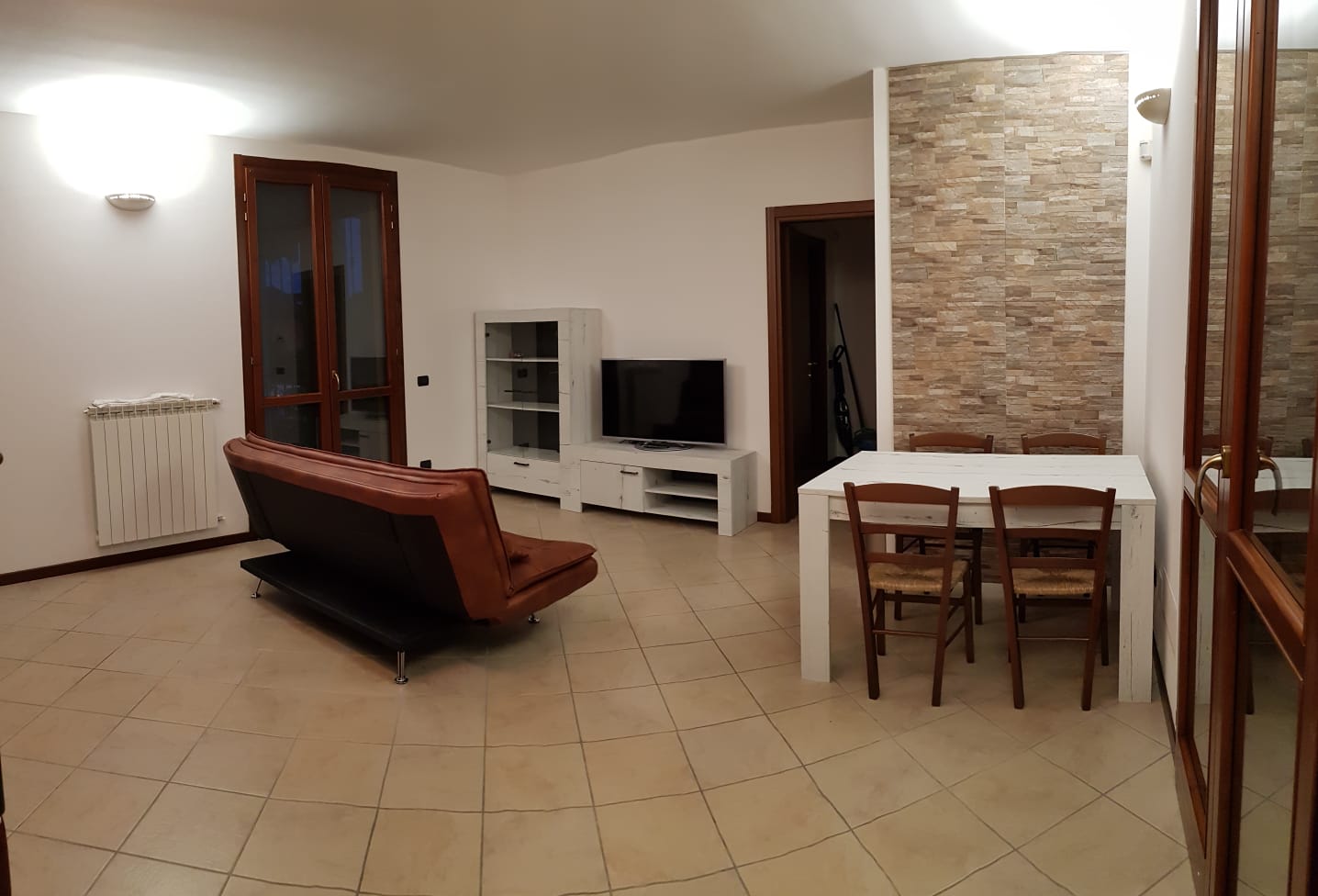 Vetrina shabby chic con cassetto, rovere neve