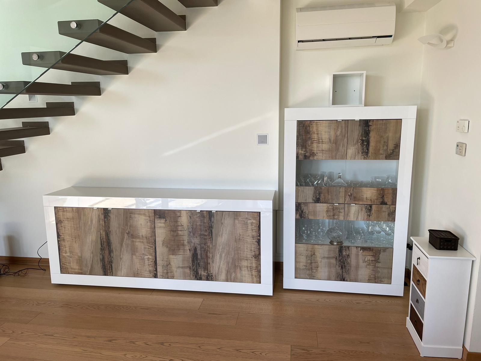 Credenza 4 ante color bianco e pero, moderna