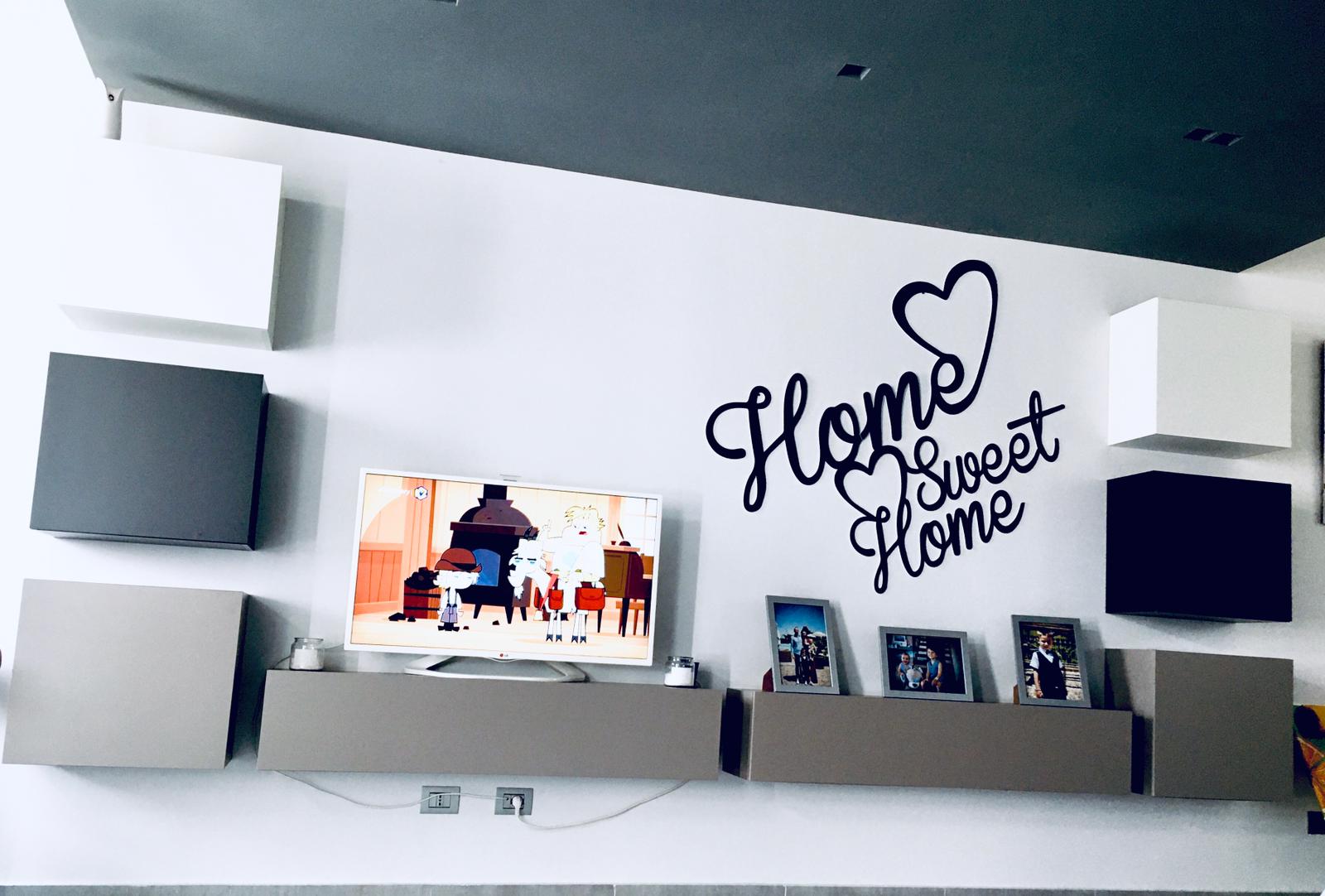 Parete attrezzata componibile con cubi e ribalte