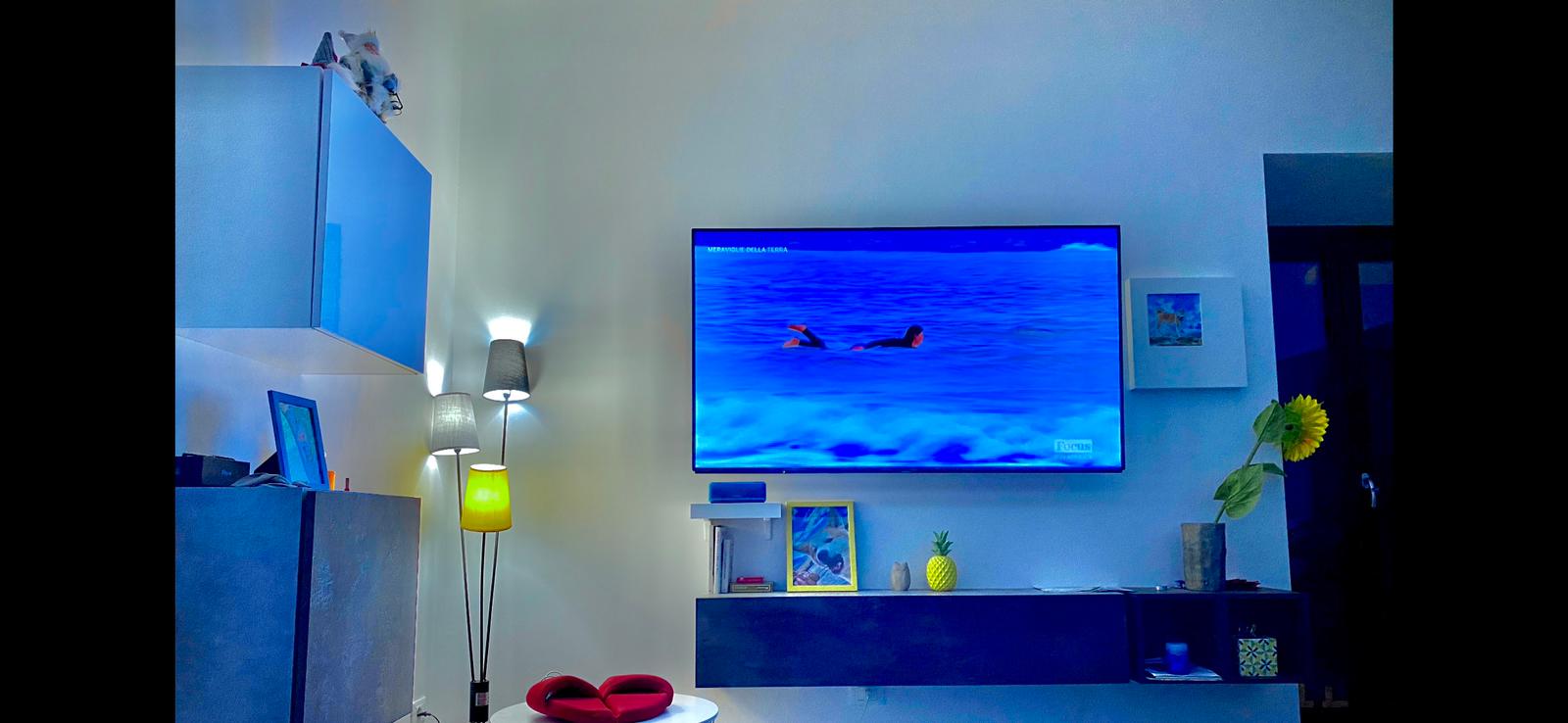 Parete attrezzata componibile con pensili in bianco lucido, Ossido e Beton