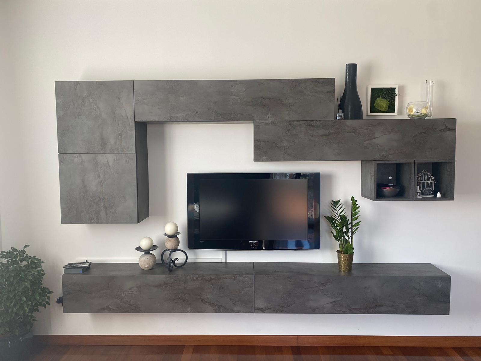 Soggiorno componibile con pensili e cubi, finitura Ossido