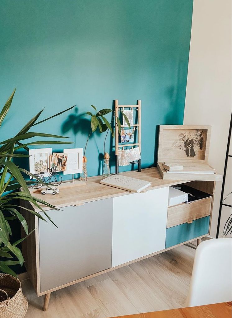 Madia con gambe in legno, 2 ante 2 cassetti, finitura Quercia, Bianca, Petrolio e Grigia