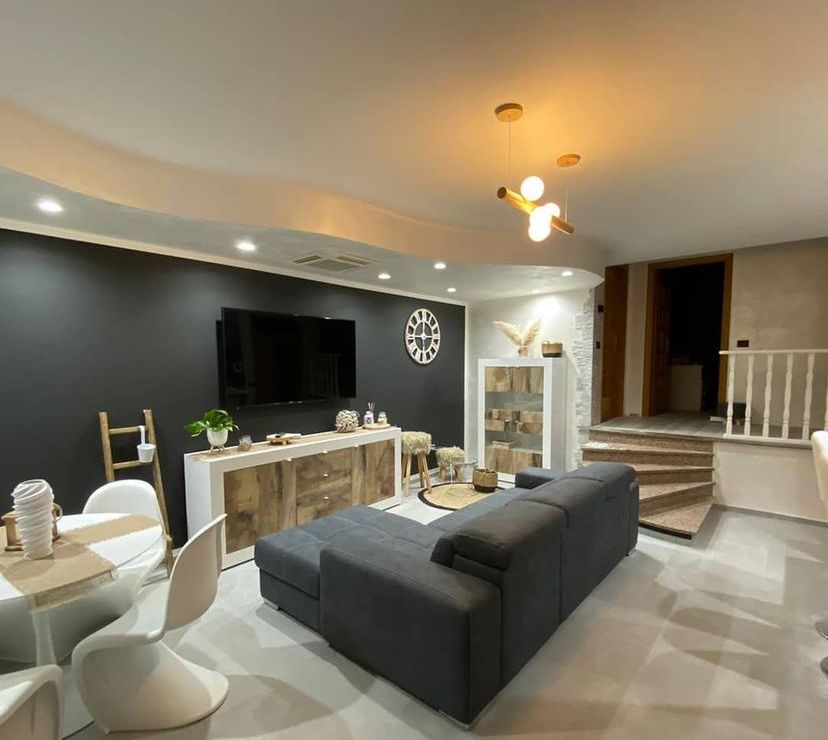 Madia bicolor bianca e pero con 2 ante e 3 cassetti