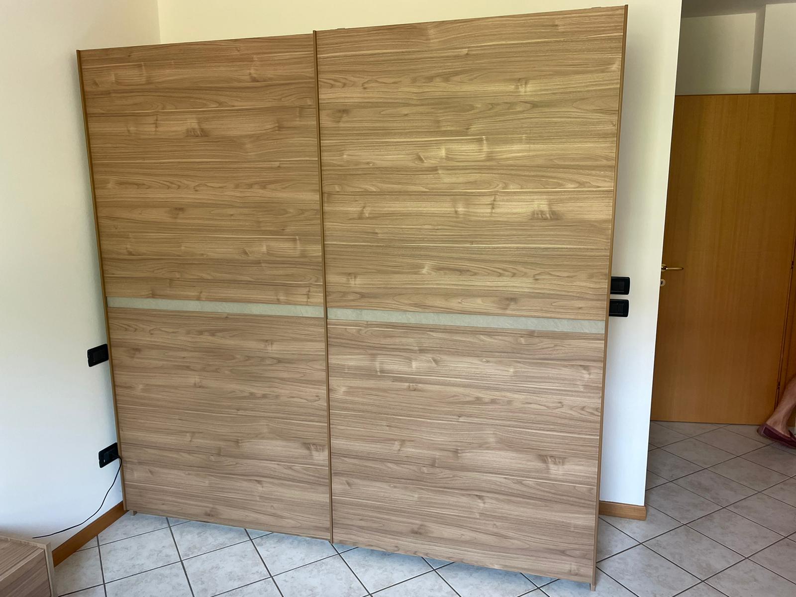 Armadio color Noce chiaro e Argilla a 2 ante scorrevoli