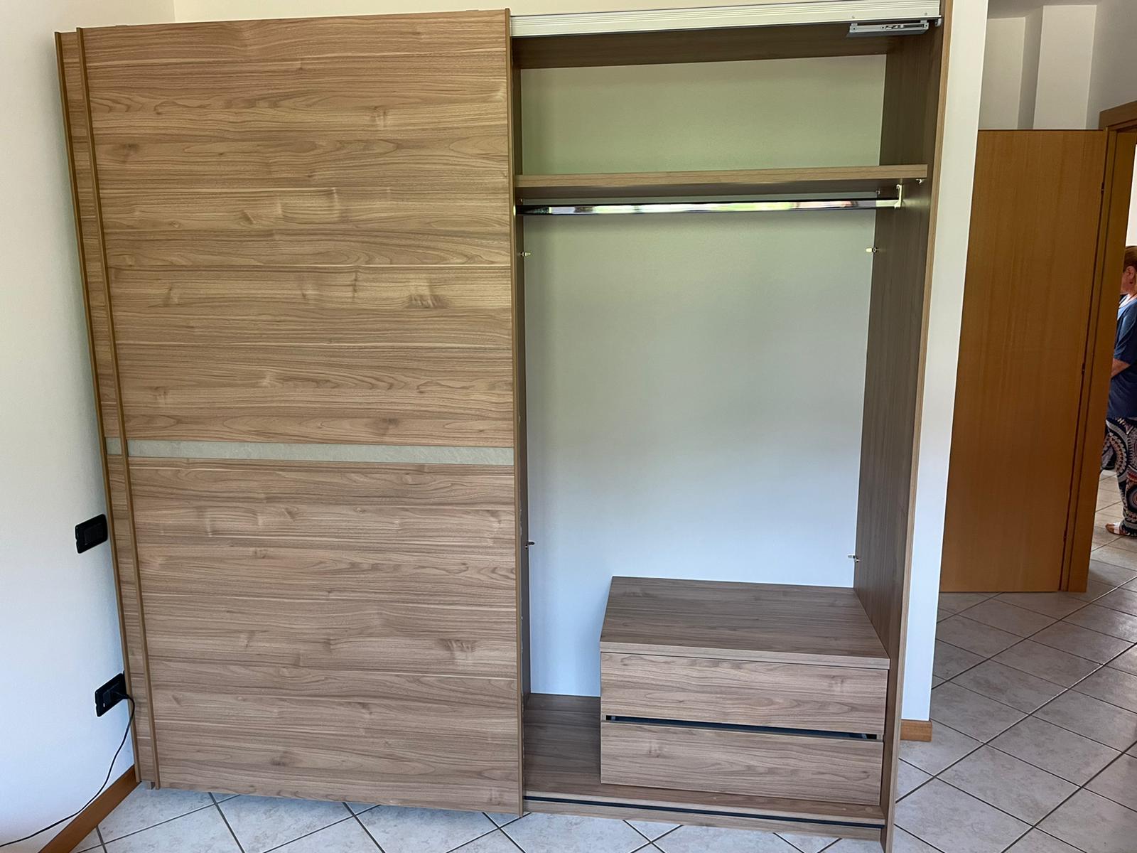 Armadio color Noce chiaro e Argilla a 2 ante scorrevoli