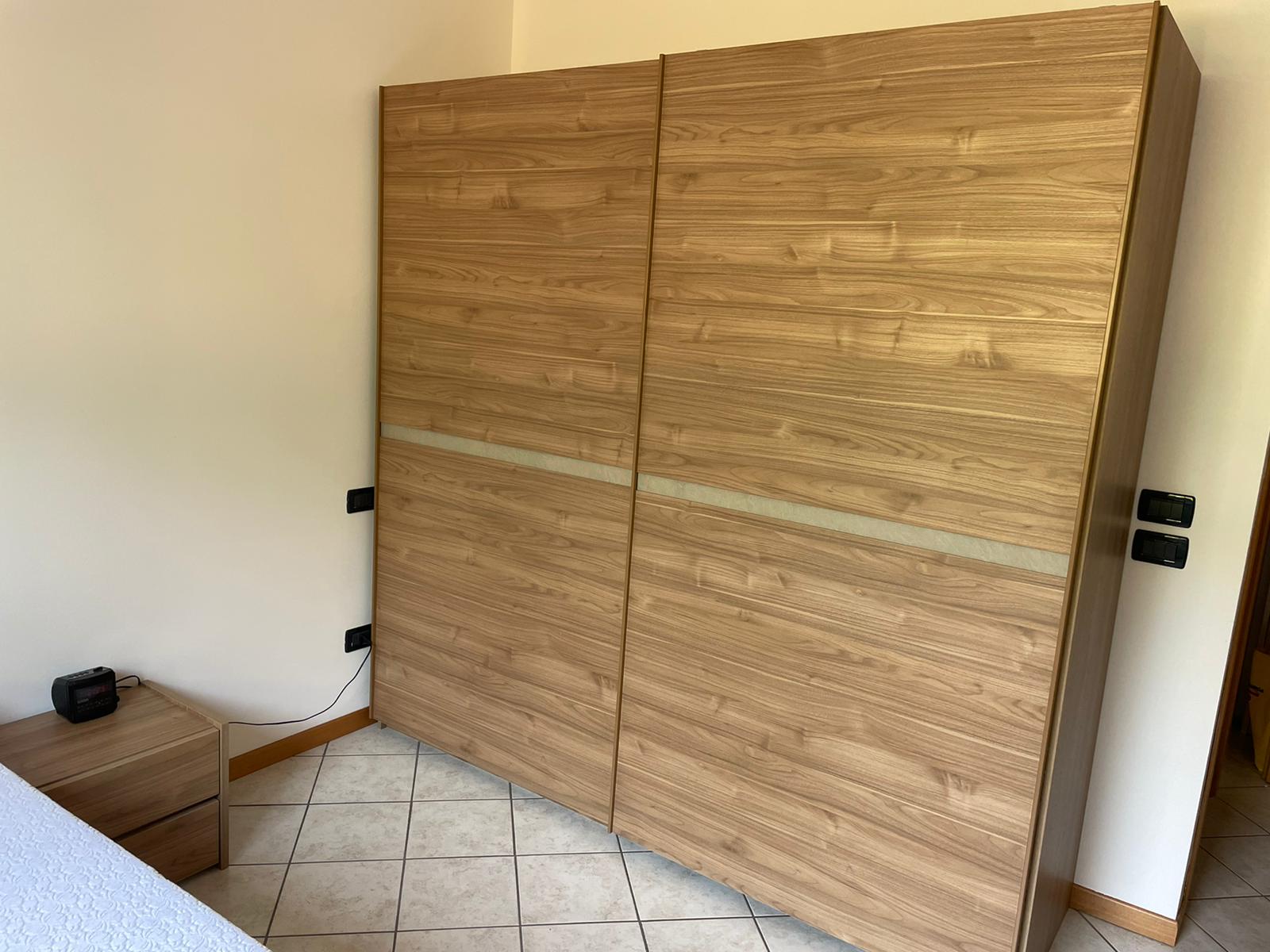 Armadio color Noce chiaro e Argilla a 2 ante scorrevoli