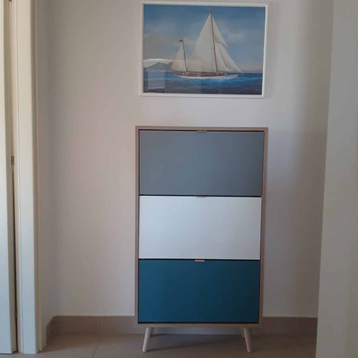 Scarpiera stile nordico, color petrolio, bianco, grigio e quercia