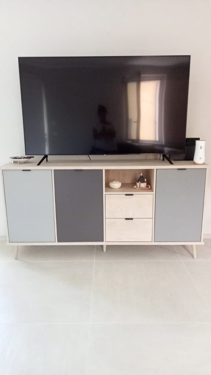 Madia nordica Rosvik con 3 ante e 2 cassetti in finitura Grigio Seta, Grigio Perla e Antracite