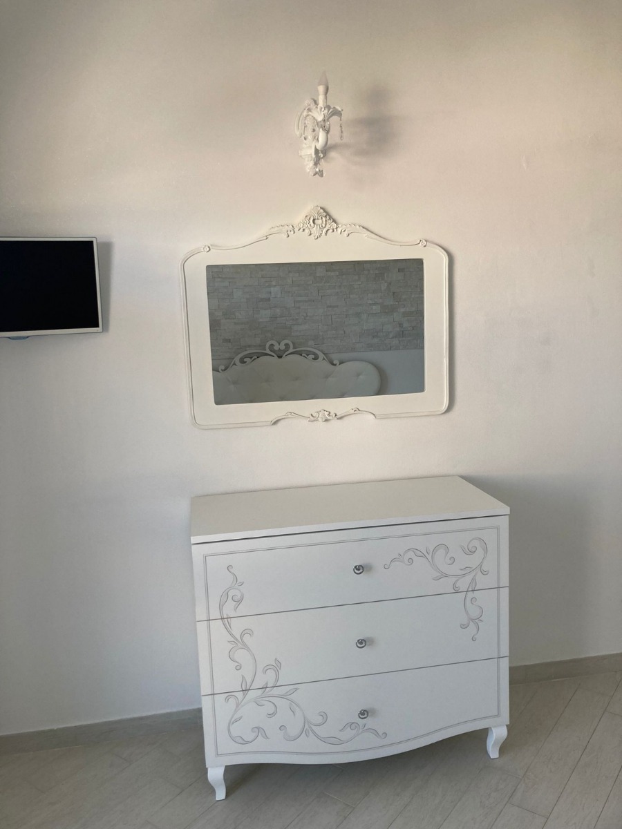 Comò serigrafato con 3 cassetti in finitura Bianco 