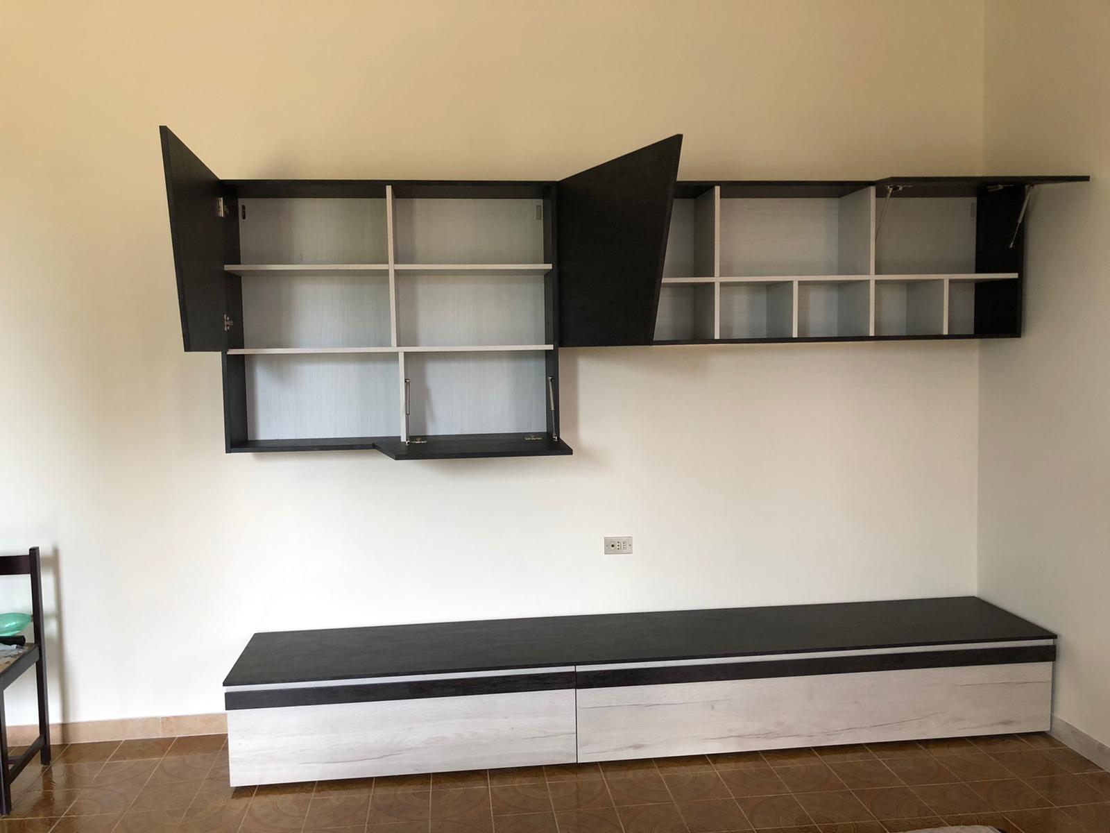 Parete attrezzata di qualità, finitura Legno Bruciato e Rovere sbiancato