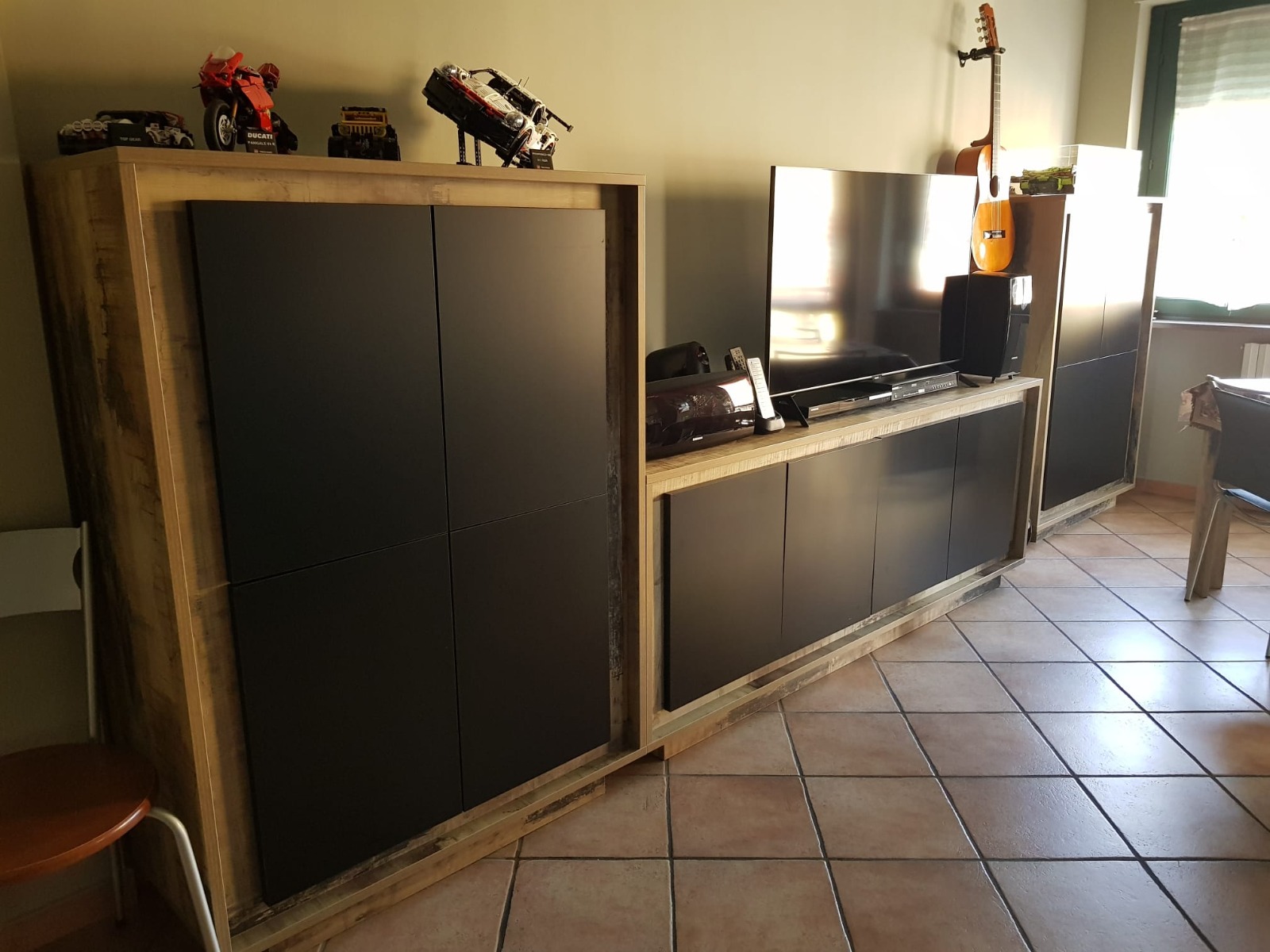 ACQUISTA ANCHE TU Madia Pedro di Design, 4 ante Alta, Moderna, finitura Pero e Nero