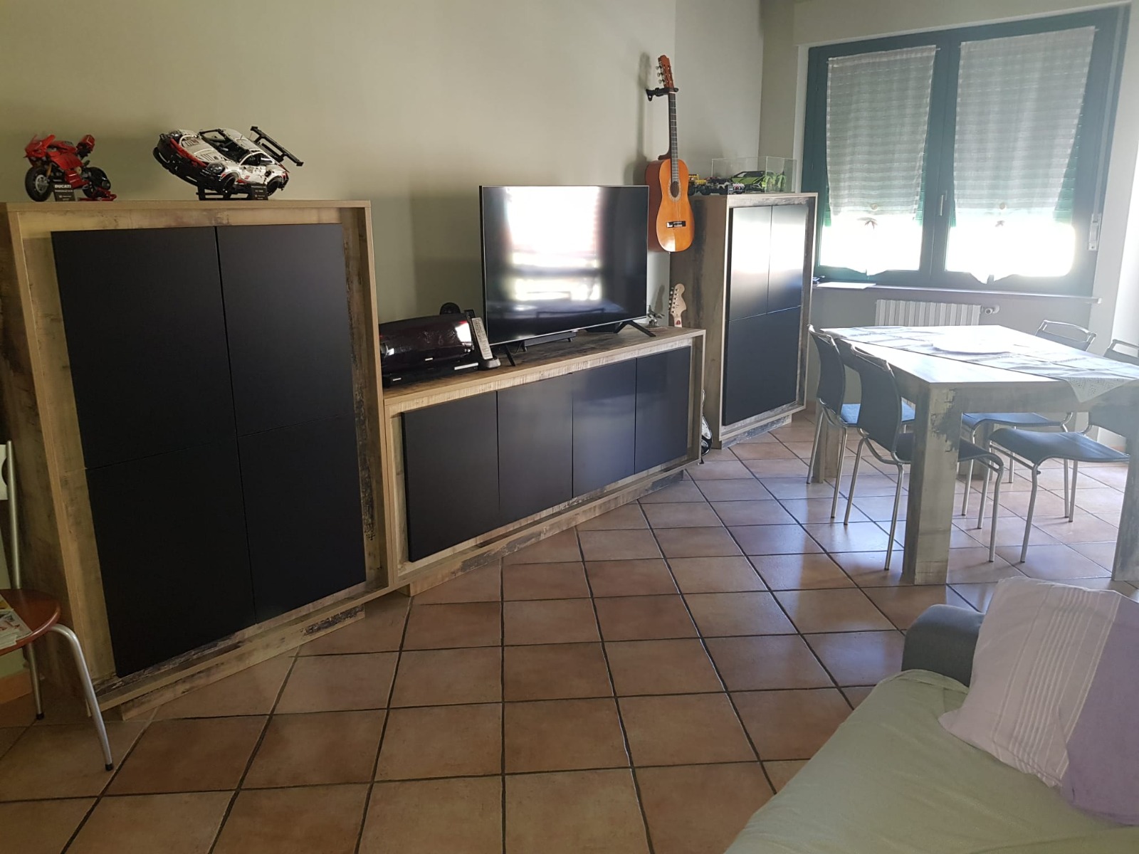 ACQUISTA ANCHE TU Madia Pedro di Design, 4 ante Alta, Moderna, finitura Pero e Nero