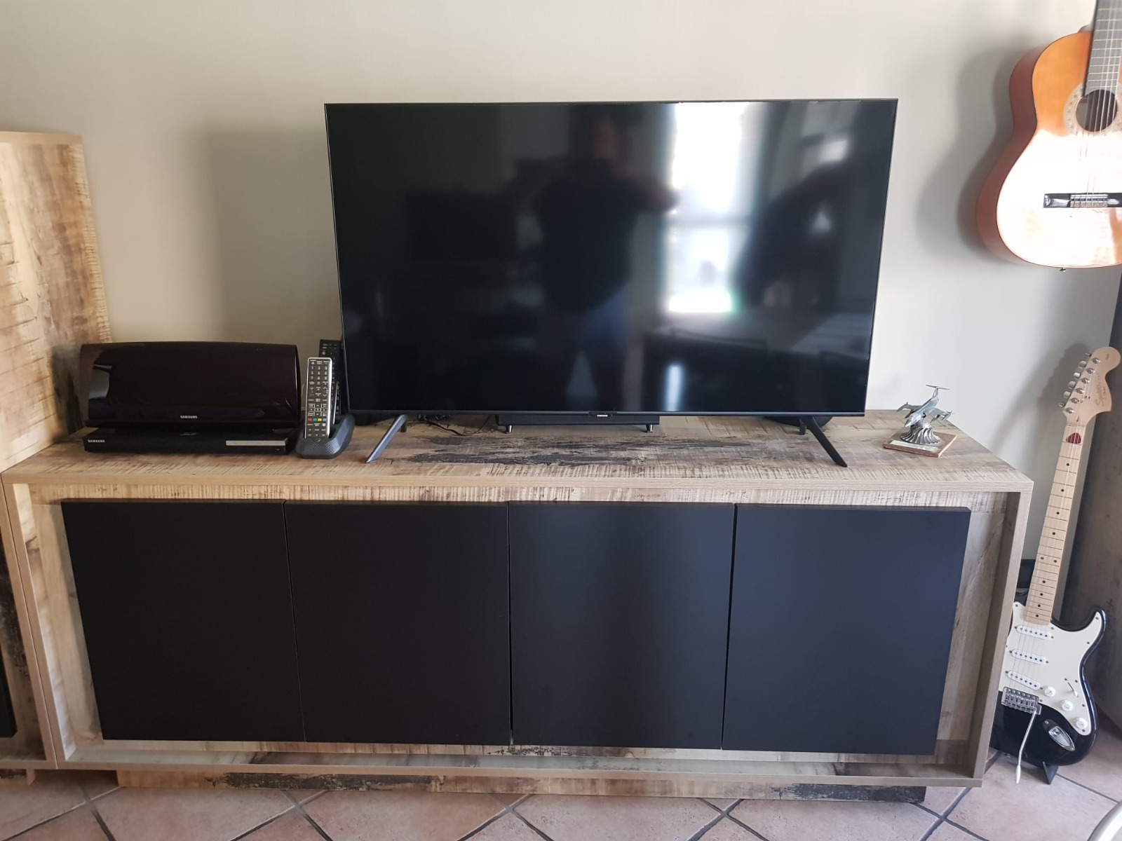 Madia Pedro di Design, 4 ante, finitura Pero con frontali color Nero