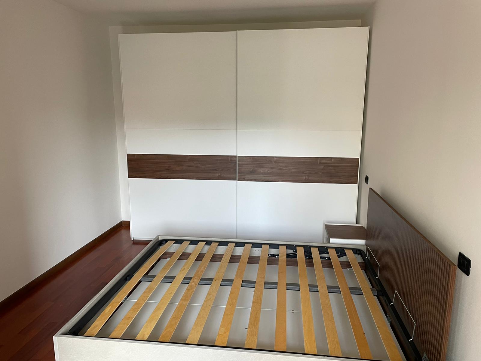 Letto con contenitore matrimoniale, finitura Noce Scuro Serigrafato