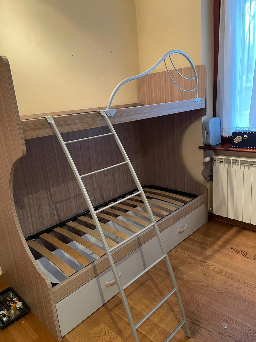 Pratici Letti a castello economici, 3 posti letto, struttura ciliegio e frontali cassetti tele