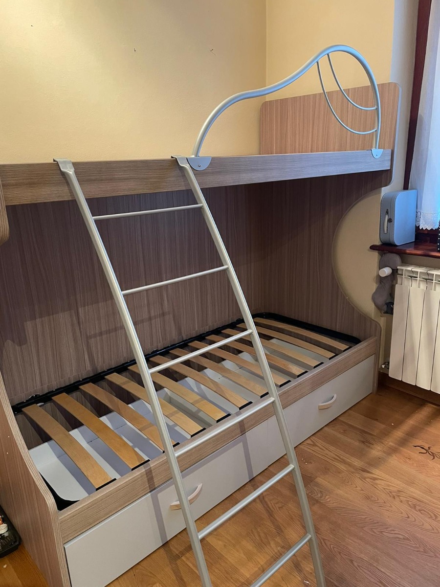 Pratici Letti a castello economici, 3 posti letto, struttura ciliegio e frontali cassetti tele
