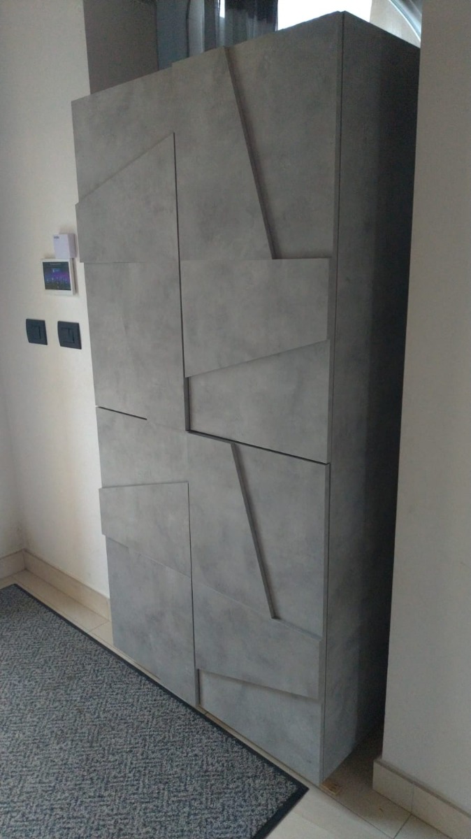 Scarpiera a 4 ante beton con disegni geometrici