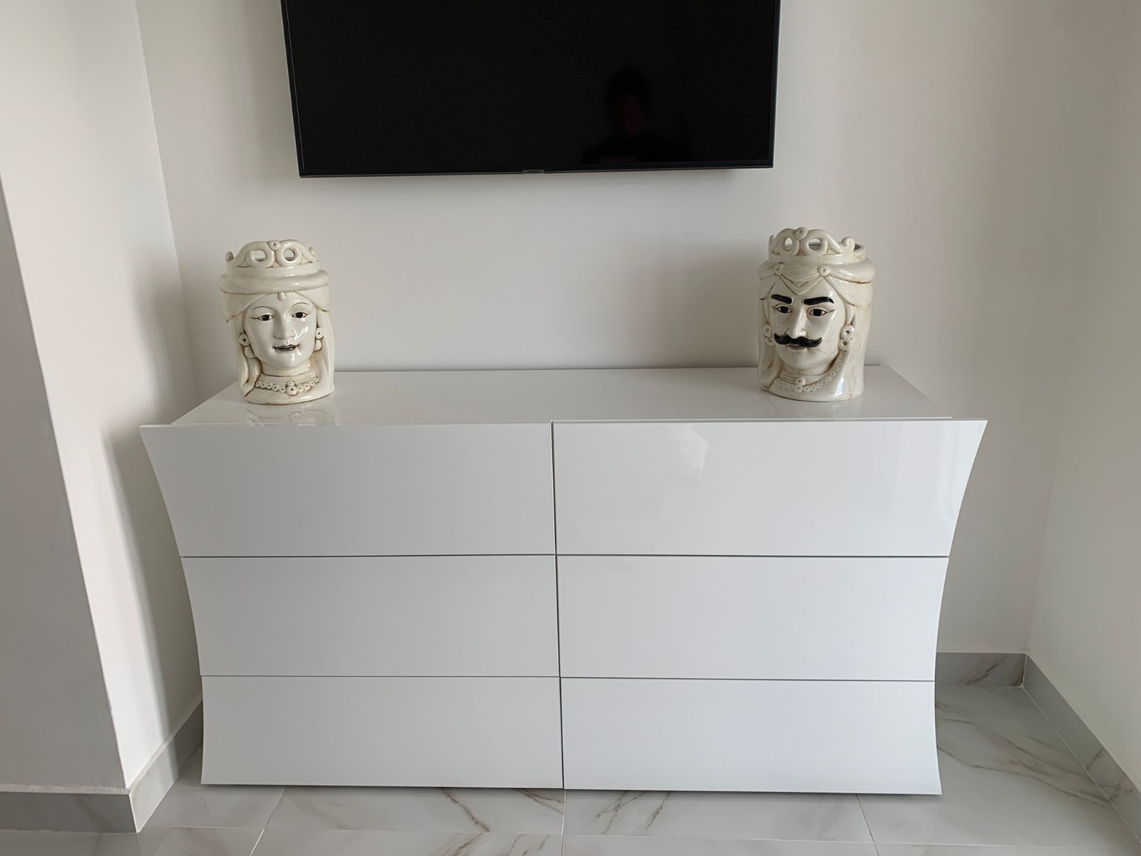 Moderno Comò 6 cassetti grande in finitura bianco laccato lucido, linea arco