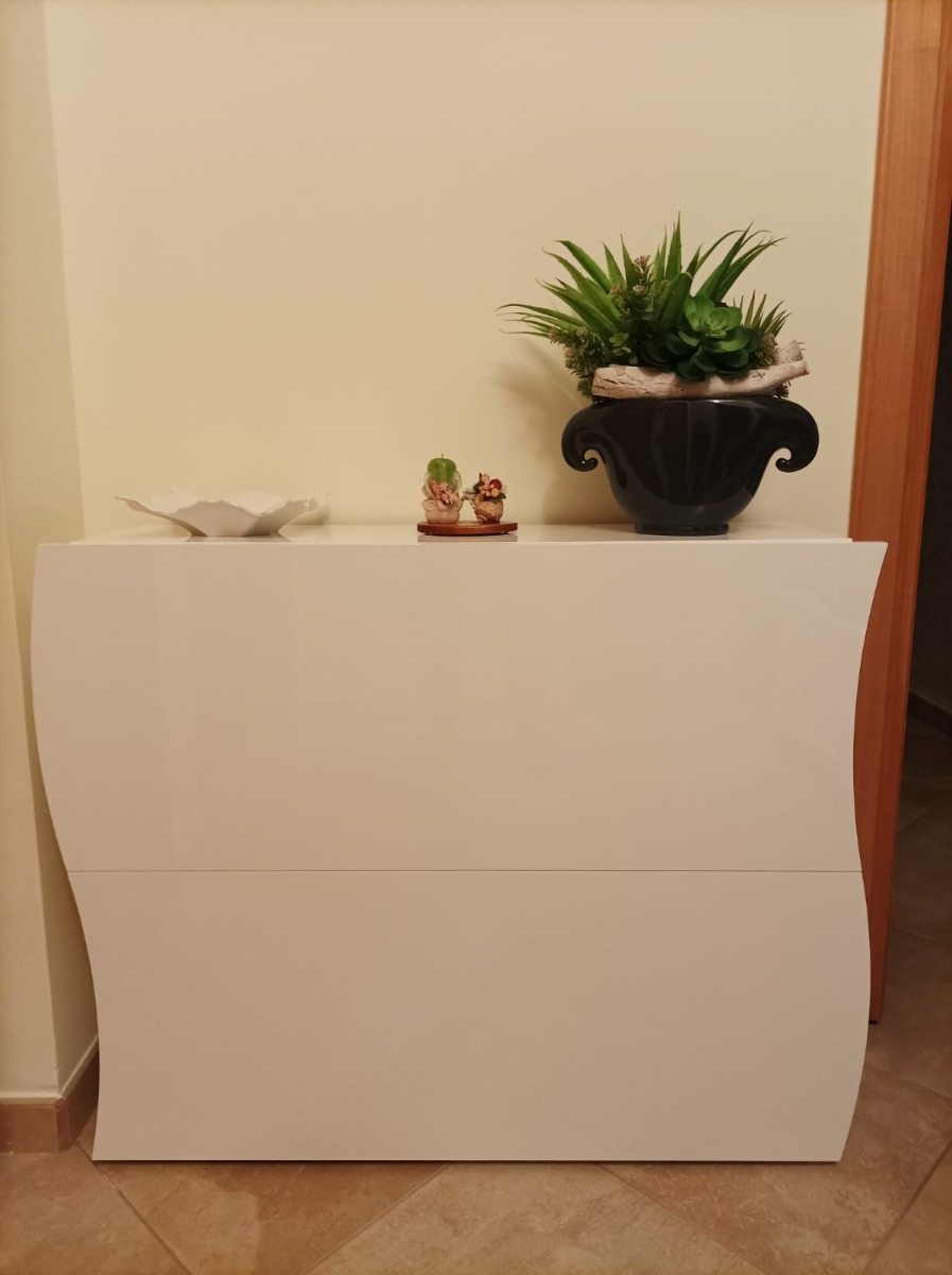 Scarpiera bianca laccata lucida di design, con 2 ante sagomate 