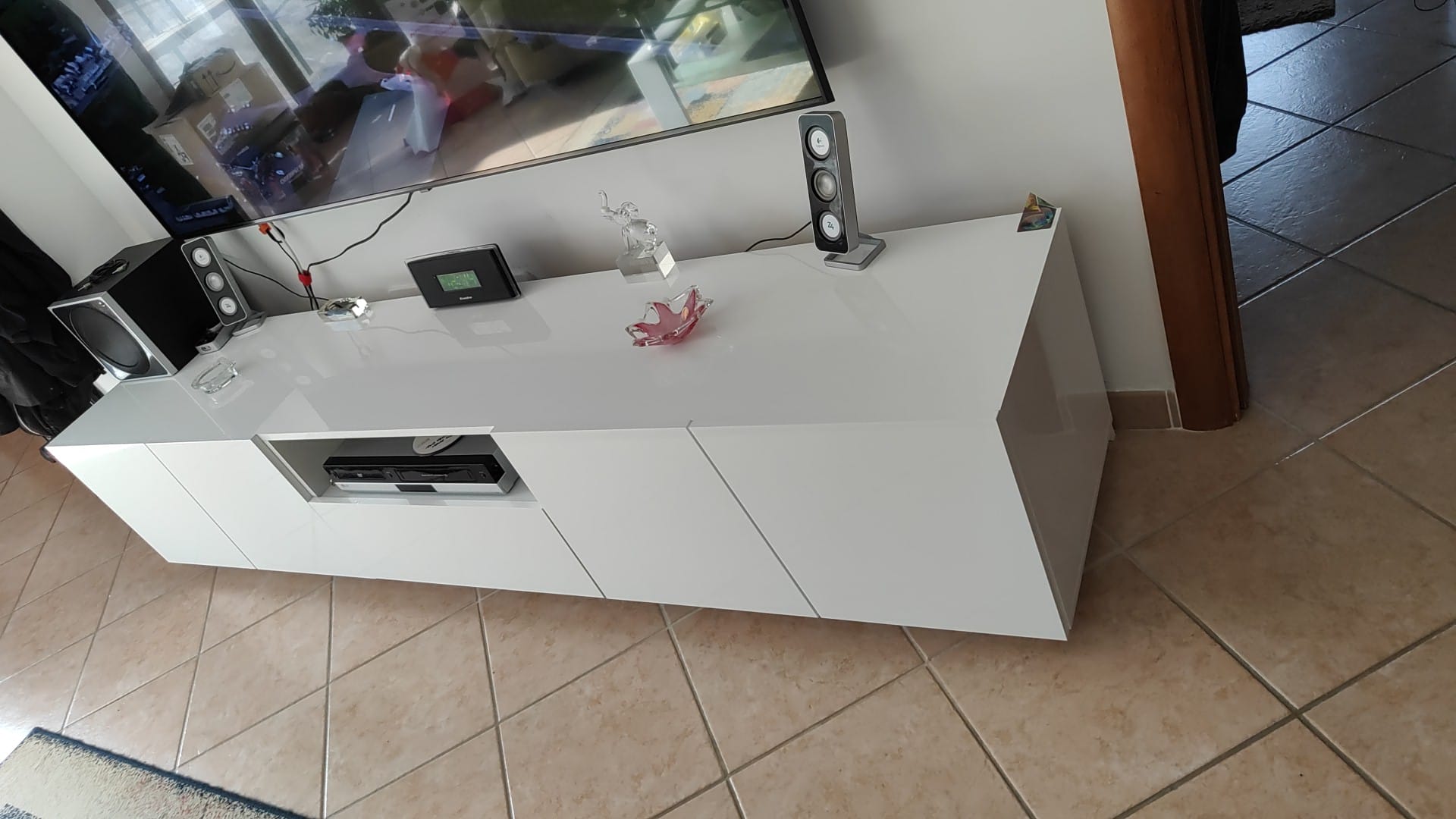 Funzionali Mobili per televisori con 4 ante e 1 cassetto in finitura bianco lucido