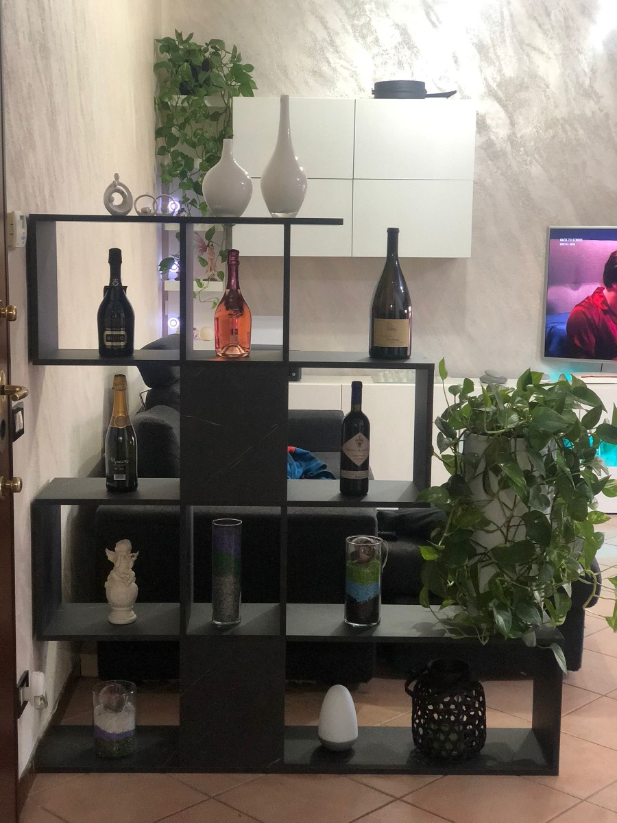 Elegante Libreria RUN, made in Italy, effetto marmo, 4 ripiani