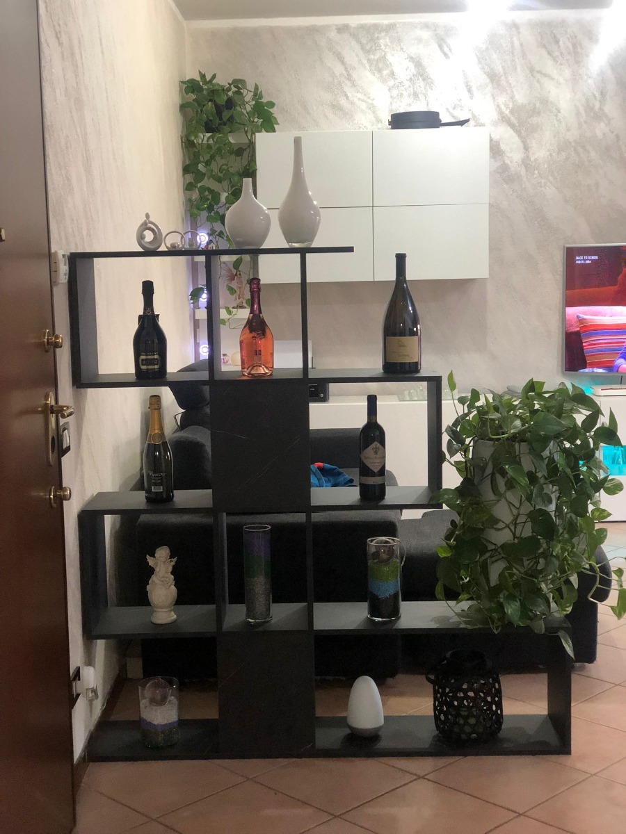 Elegante Libreria RUN, made in Italy, effetto marmo, 4 ripiani