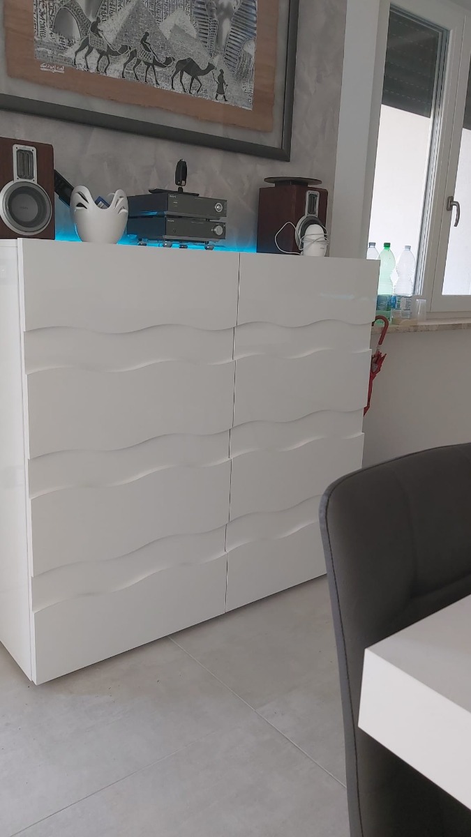 Credenza  Madia contenitore onda a 2 ante, finitura bianco lucido, design moderno
