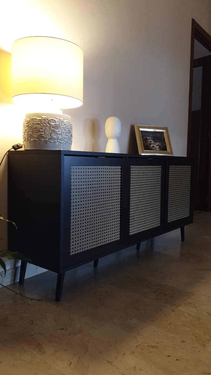 Credenza  Madia moderna Arendal con 3 ante in finitura Nero opaco con dettagli Oro