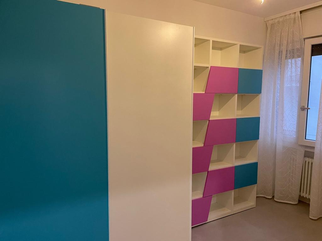 Colorato Armadio per camerette con 2 ante scorrevoli i in finitura Bianco e Turchese