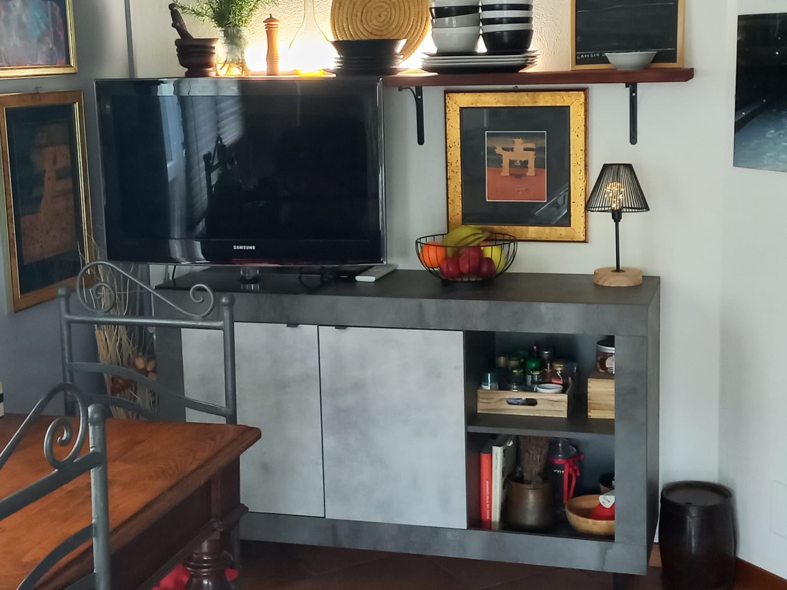 Credenza Madia moderna, 2 ante e vano a giorno con mensola, finitura Ossido e Beton