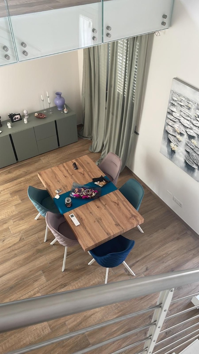 Spaziosa Madia 3 ante 2 cassetti in finitura Agave Nobilitato