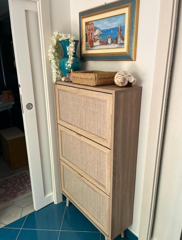 Pratica Scarpiera Kara con 3 cassetti in finitura Quercia e Rafia