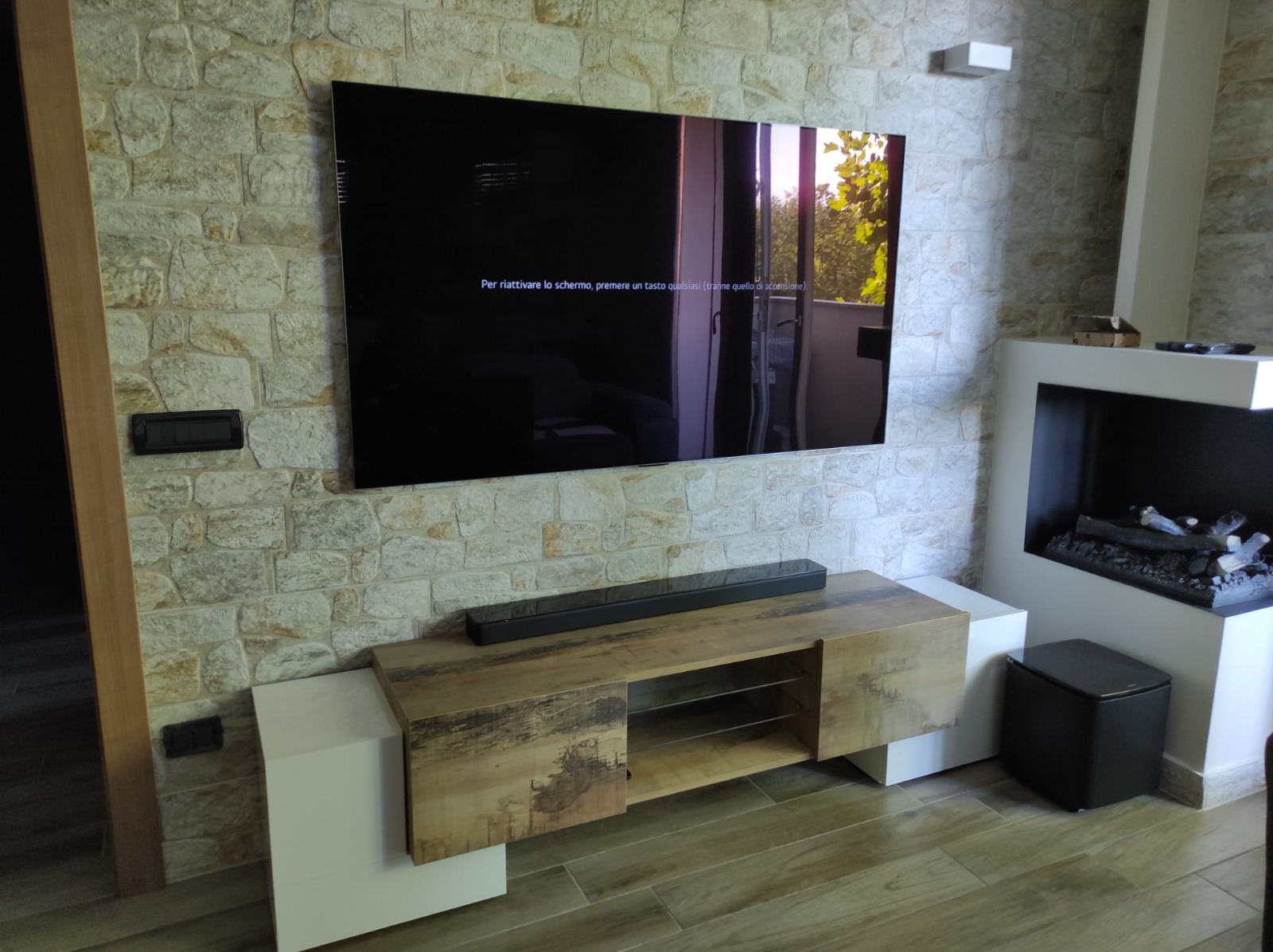 Mobile Porta tv moderno Pero e Bianco lucido, 4 ante, made in Italy