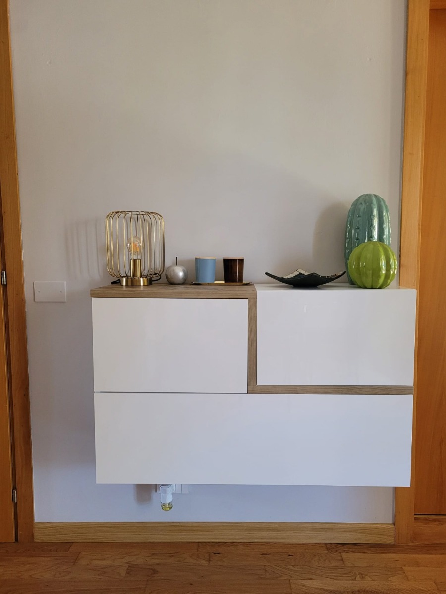 Economico Pensile sospeso con una ribalta e 2 ante in finitura Bianco lucido e Pero