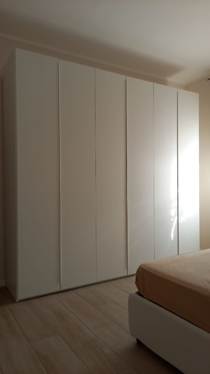Nuovo Armadio moderno 6 ante Bianco frassinato