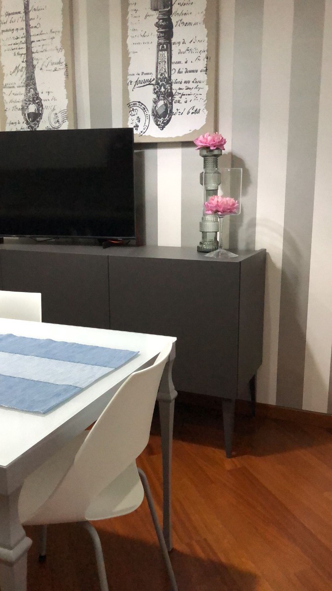 Mobile Credenza Moderna, Madia di design, 3 ante, Grigio Opaco con piedini