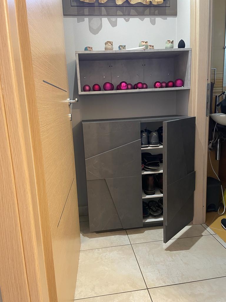 Moderna Scarpiera a 2 ante con disegni geometrici in finitura Ardesia, Made in Italy