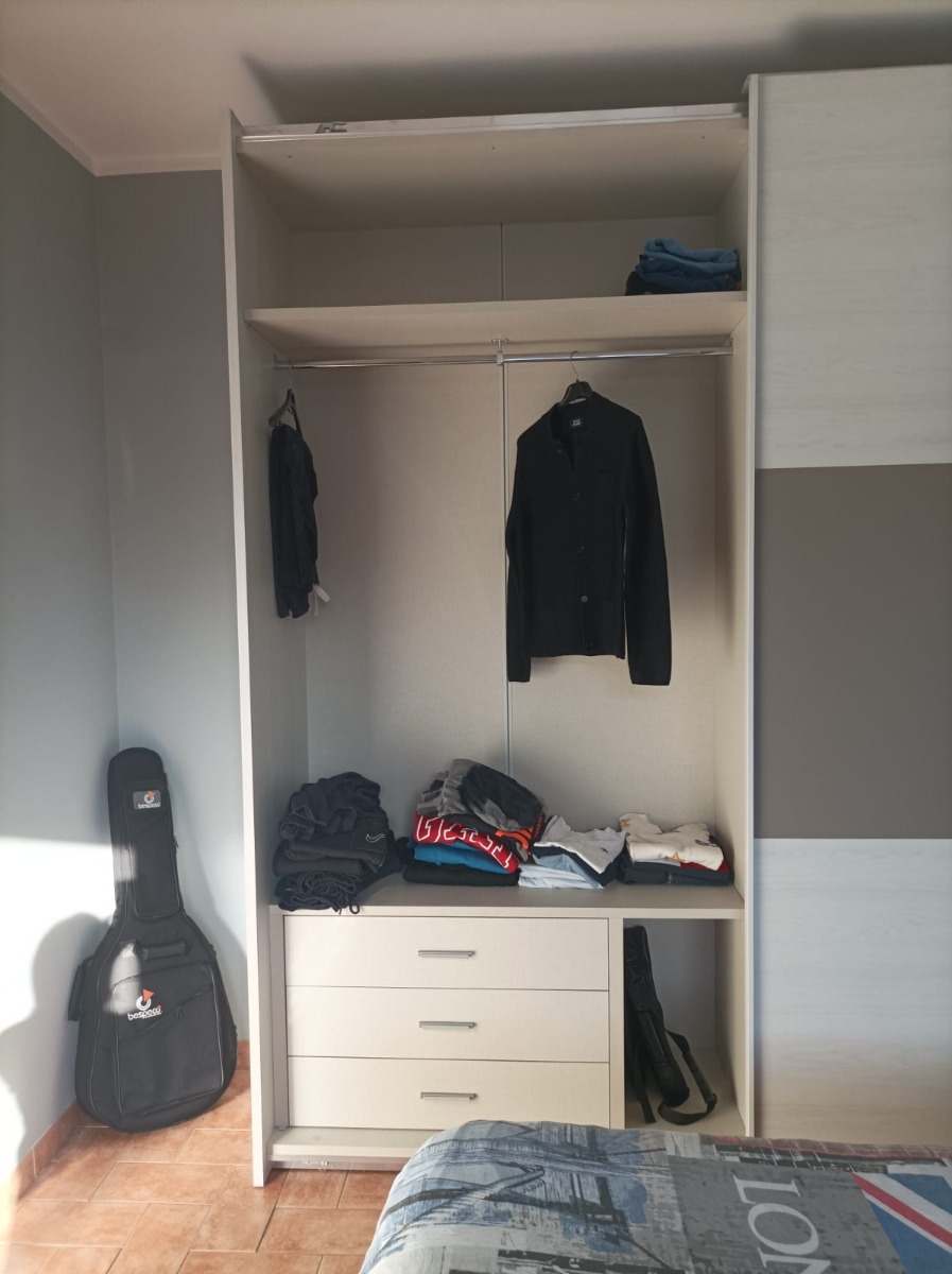 Armadio di design moderno a 2 ante scorrevoli, spatolato Bronzo e Bianco Altea